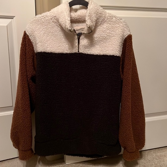 Universal Thread Fleece - Picture 2 of 4